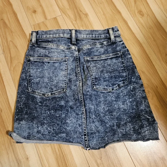 Wilfred Acid-Wash Jean Skirt in XS - Picture 2 of 3
